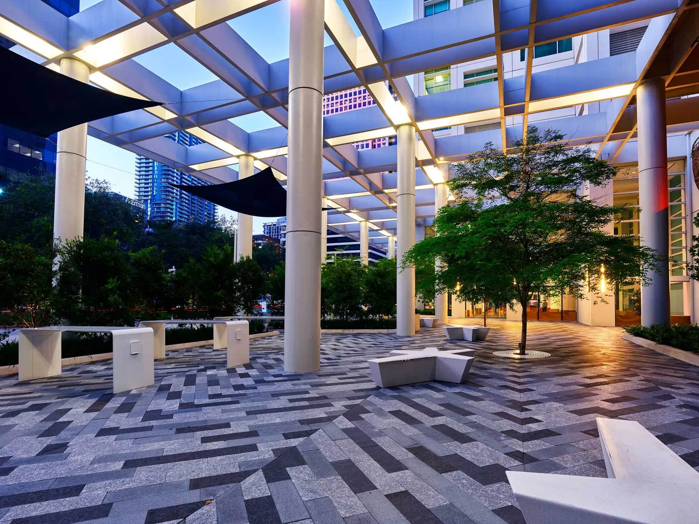 169 801 Brickell Streetscape